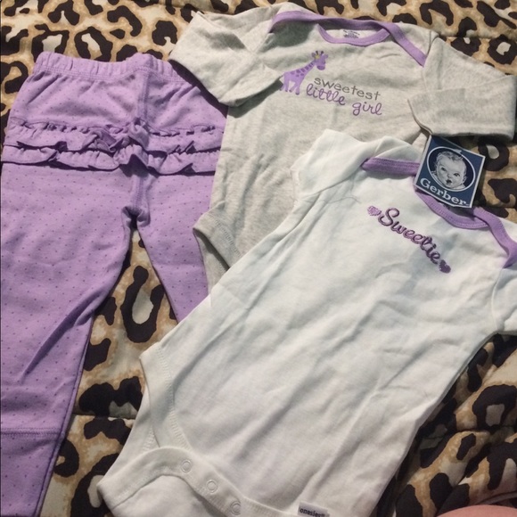 Gerber baby girl outfit - Picture 1 of 1